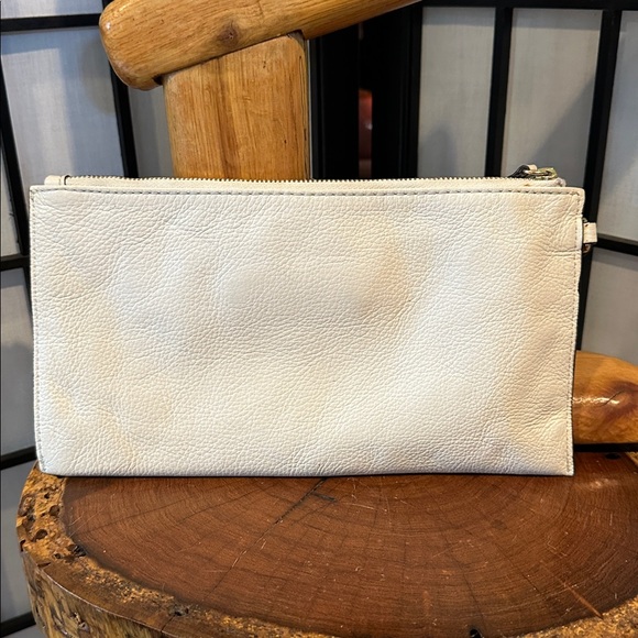 Michael Kors Cream Leather Wristlet with Gold Logo- EUC - Picture 5 of 7